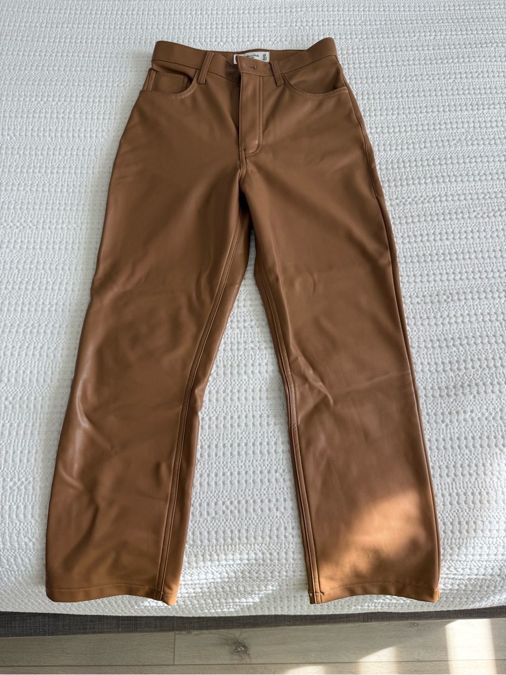 Abercrombie & Fitch 90s Straight Ultra High Rise Vegan Leather Pant